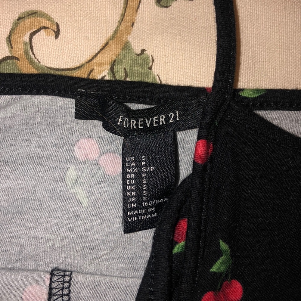 cherry crop top - Picture 2 of 2